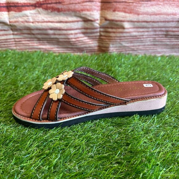 Women's Genuine Leather Brown Sandals with Flower Details Handmade in Mexico - Picture 4 of 8